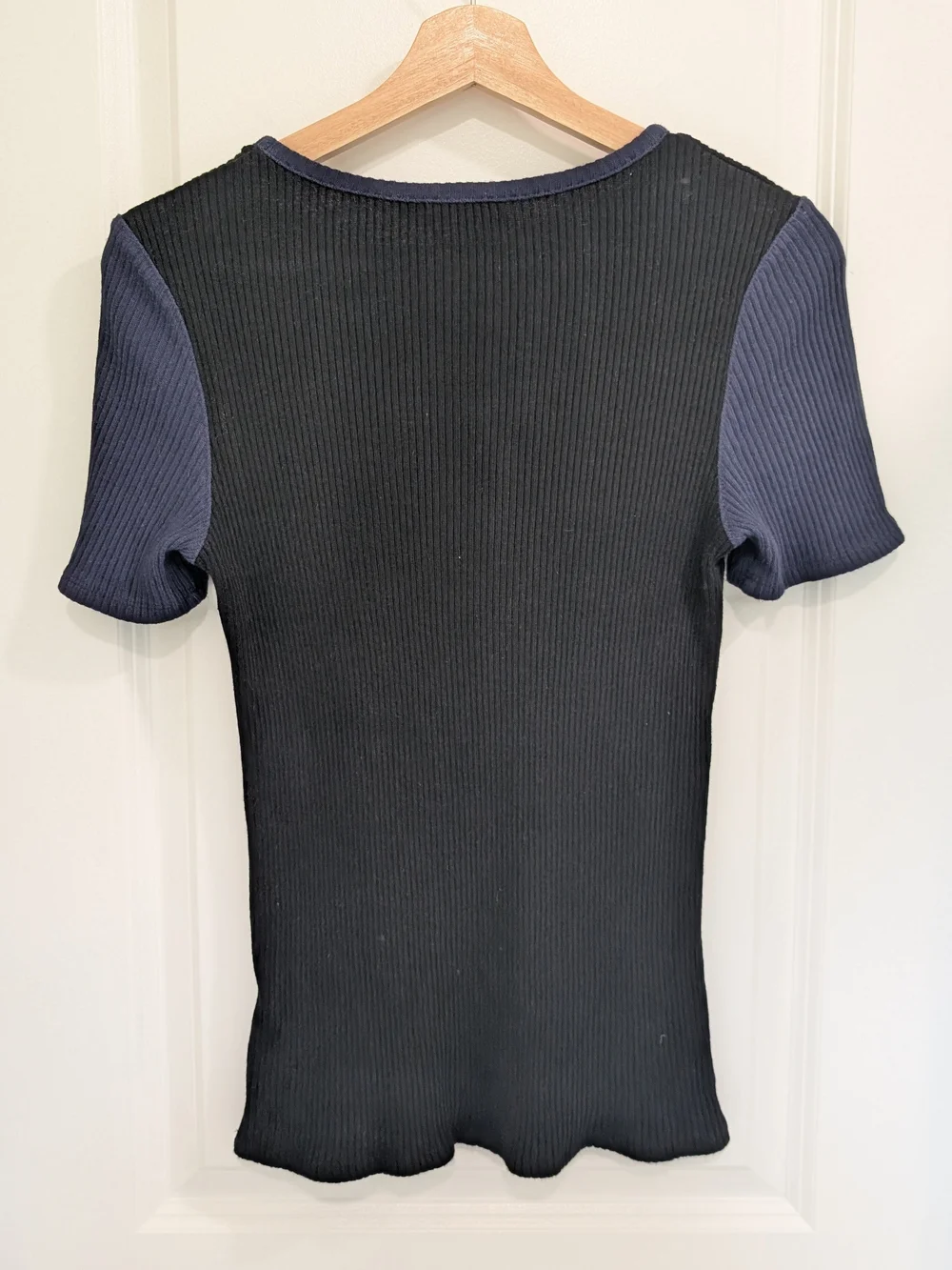 Tory Burch Black and Navy Ribbed Short Sleeve Top with Keyhole Detail M